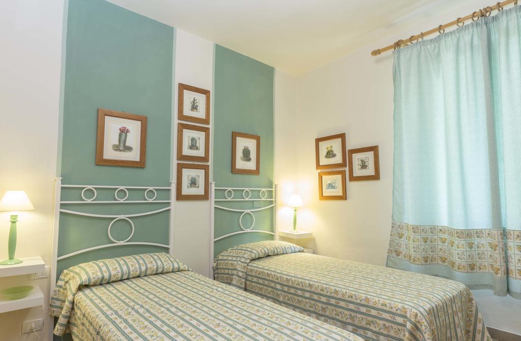 Villa Monserrato - Goelba ポルト・アッズッロ エクステリア 写真